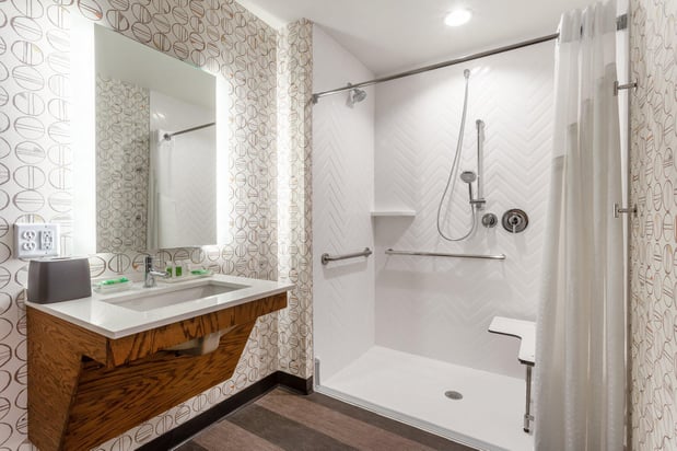 Images Holiday Inn & Suites Cedar Falls-Waterloo Event Ctr by IHG
