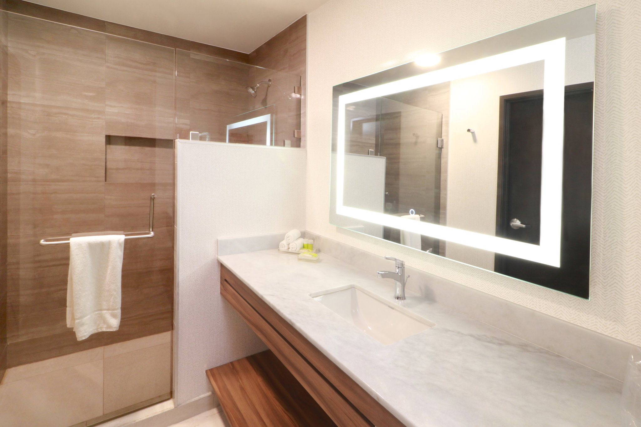 Images Holiday Inn & Suites Monterrey Apodaca Zona Airport by IHG