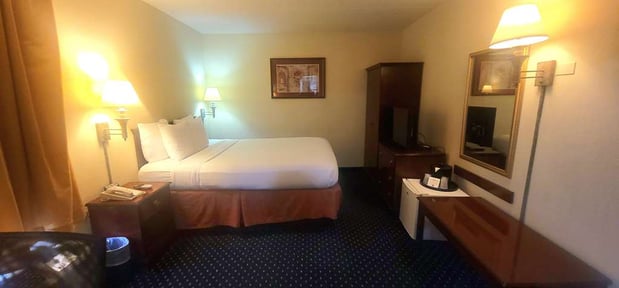 Images SureStay Plus by Best Western Chicago Lombard