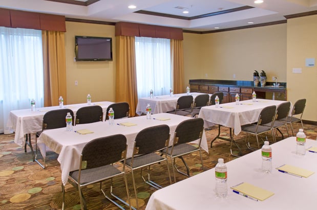 Images Holiday Inn Express & Suites Winnie by IHG