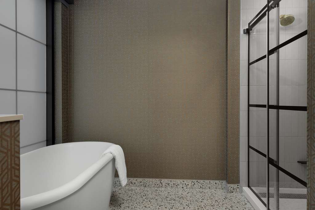 Guest room bath