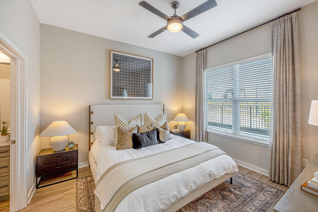 Images Holden at Oak Grove