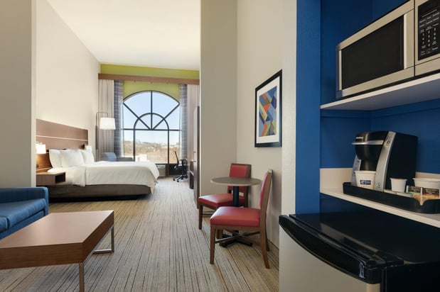 Images Holiday Inn Express & Suites Opelika Auburn by IHG