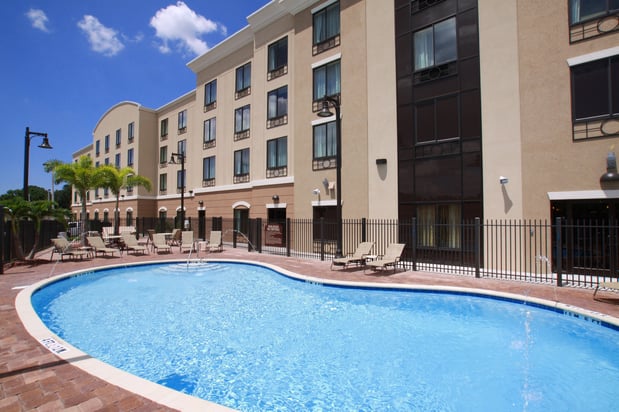 Images Holiday Inn Express & Suites Tampa -Usf-Busch Gardens by IHG