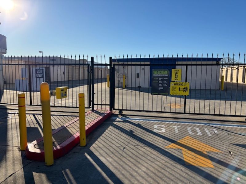 3557_Gate