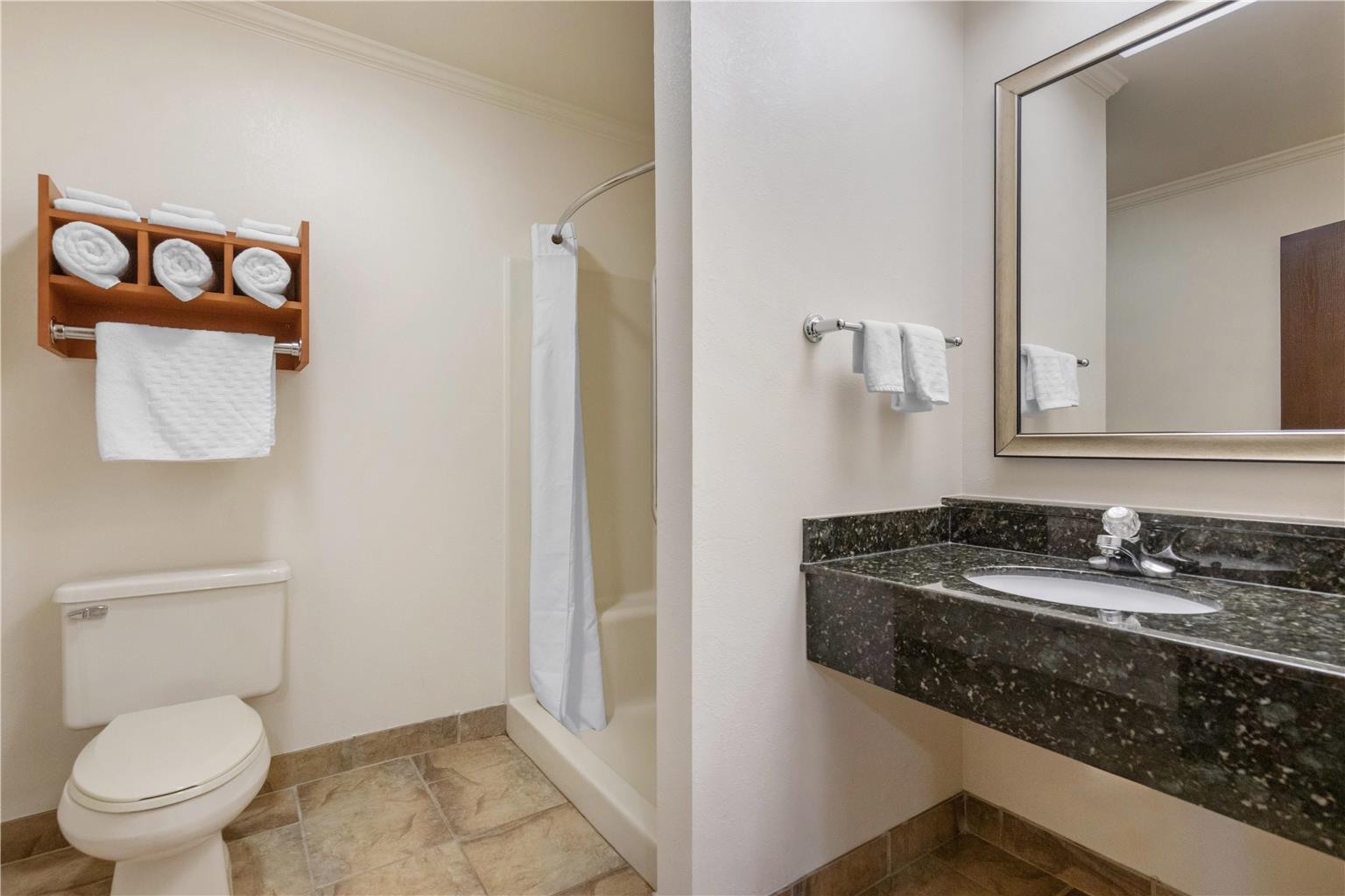 King Suite - Whirlpool Bathroom