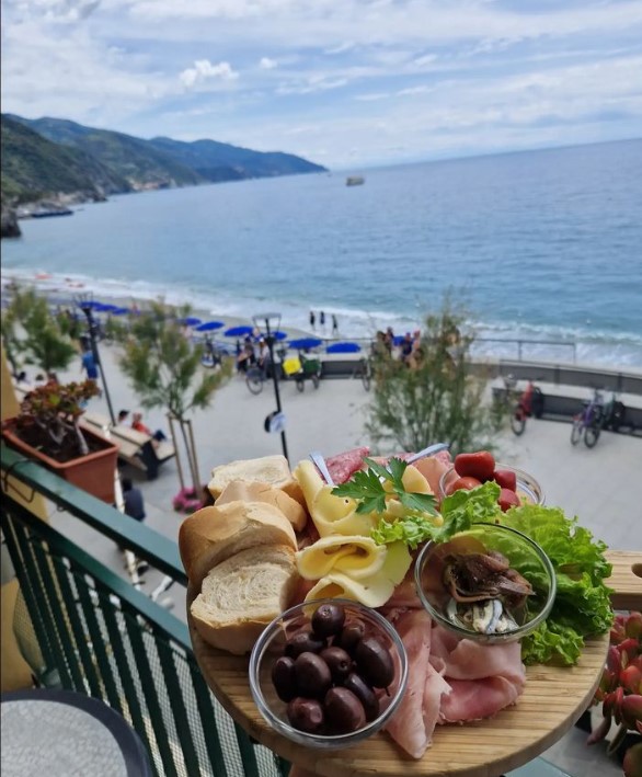 Images Bar da Stasiun