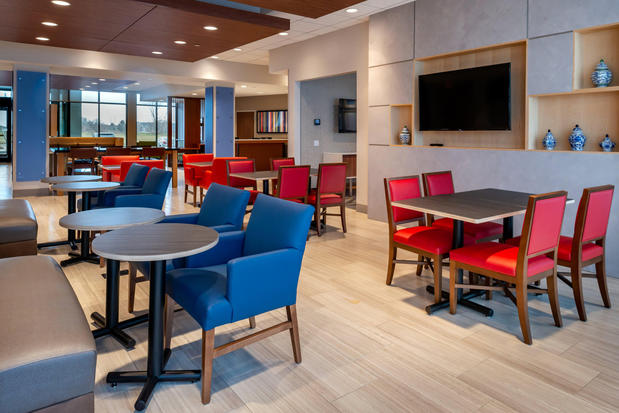 Images Holiday Inn Express & Suites Romeoville - Joliet North by IHG