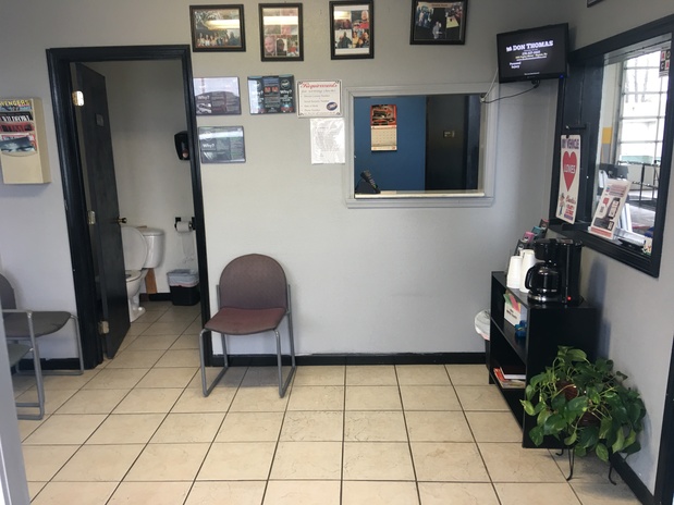 Images Charlie's Fast Lube Oil Change - Sikeston, MO
