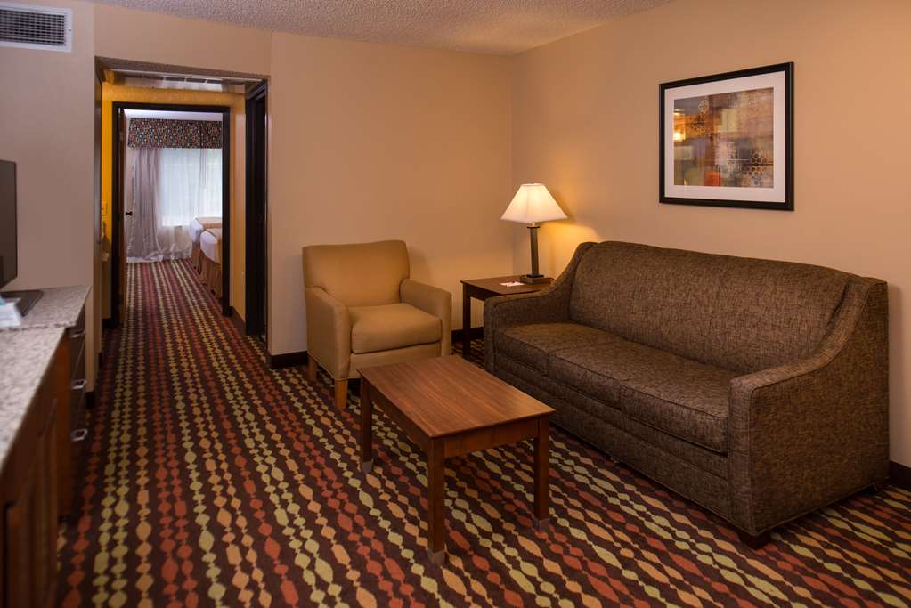 Two Queen Suite Best Western Ambassador Inn & Suites Wisconsin Dells (608)254-4477