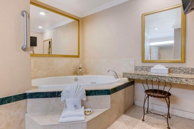 Images Best Western Plus Marina Shores Hotel