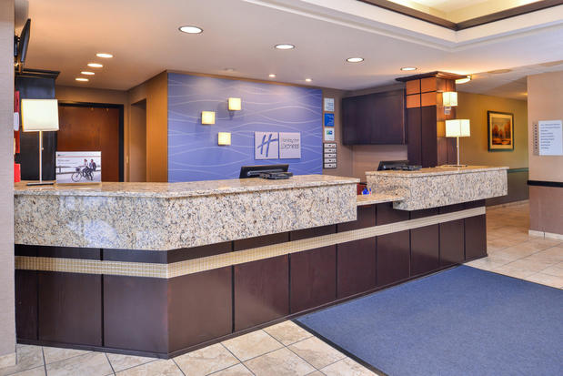 Images Holiday Inn Express & Suites Topeka West I-70 Wanamaker, an IHG Hotel