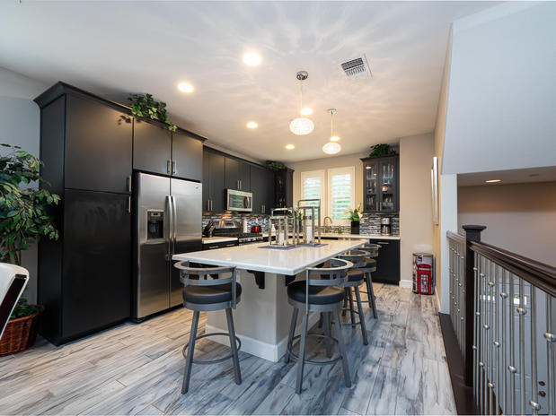 Images Jacqueline Brown - Realm Real Estate Group