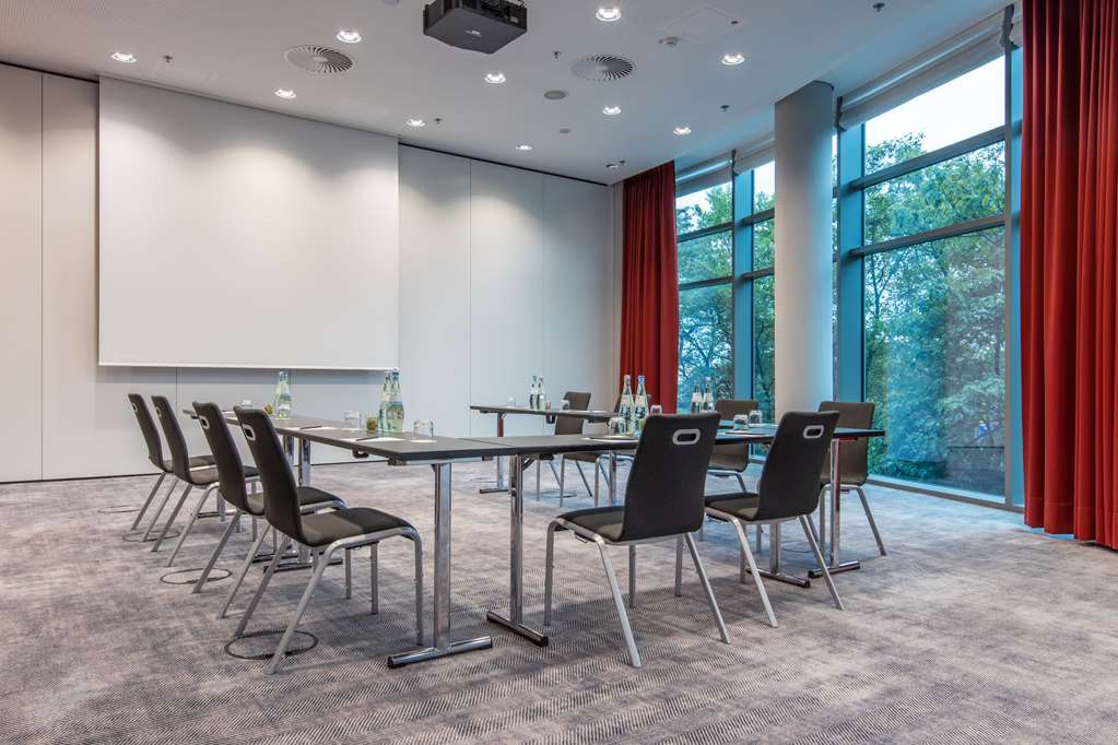 Bull meeting room U-shape seating Radisson Blu Hotel, Frankfurt Frankfurt 069 7701550
