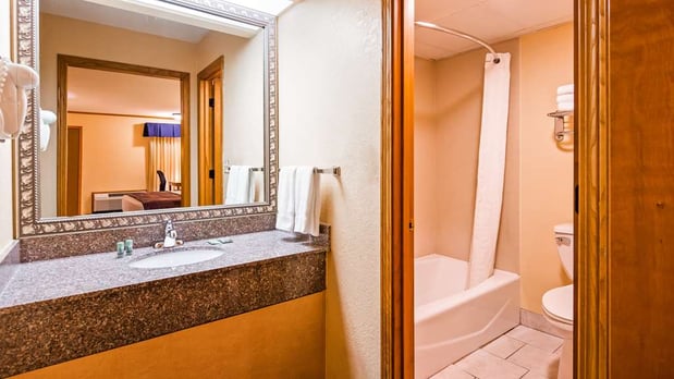 Images SureStay by Best Western Kansas City Country Inn North