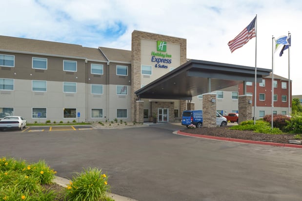 Images Holiday Inn Express & Suites Omaha - 120th And Maple by IHG