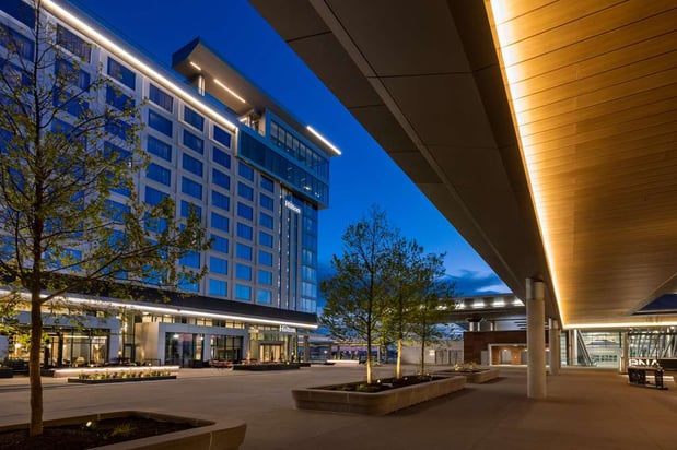 Images Hilton BNA Nashville Airport Terminal