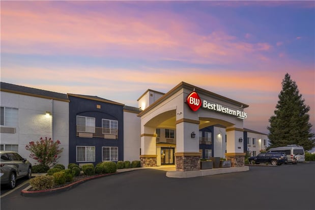 Images Best Western Plus Twin View Inn & Suites