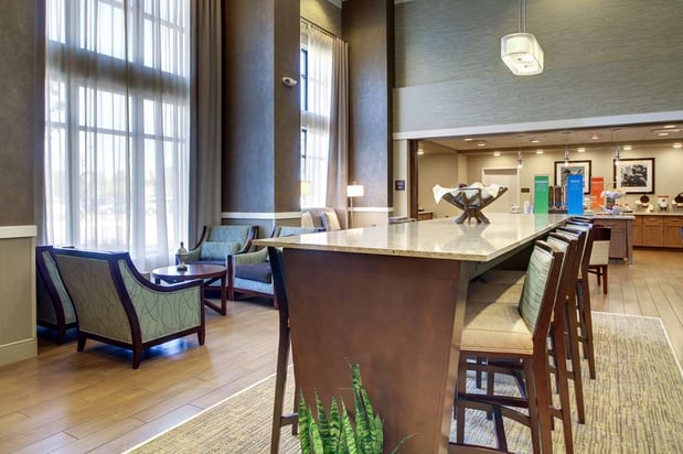 Images Hampton Inn & Suites Milwaukee West