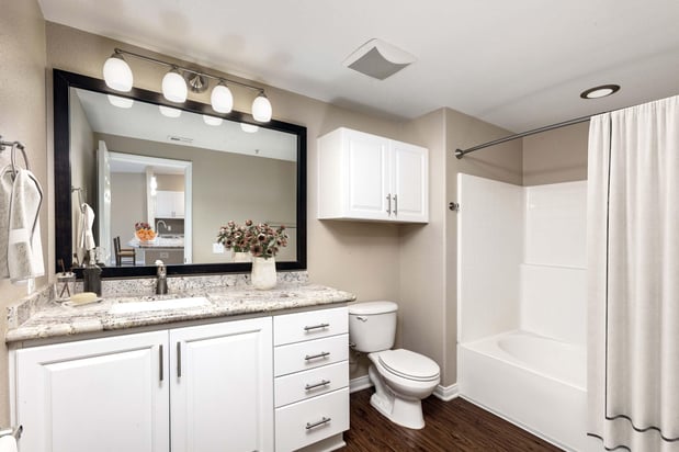 Images Camden Old Creek Apartments