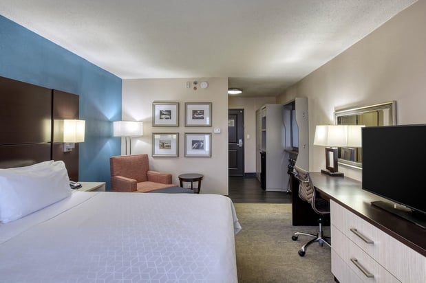 Images Holiday Inn & Suites Atlanta Airport-North by IHG