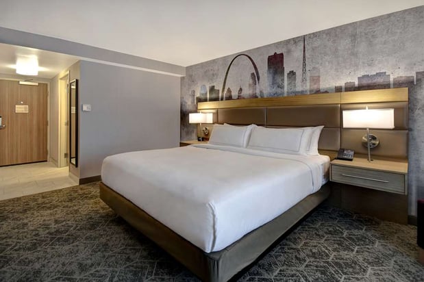 Images DoubleTree by Hilton St. Louis Airport