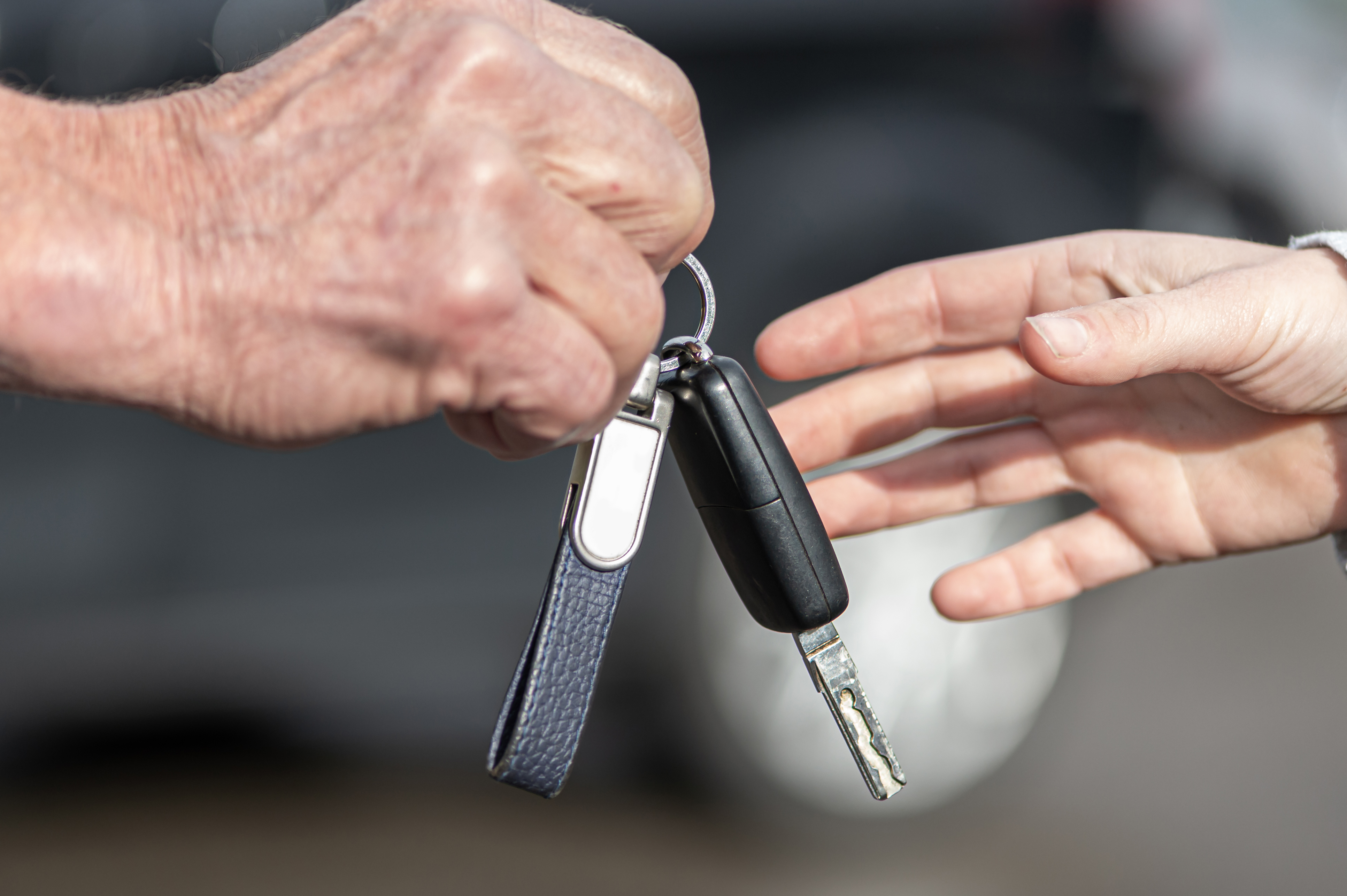 Our mobile locksmith service brings expert key cutting, rekeying, and lock repair straight to your driveway, saving you time while ensuring professional results at your convenience.