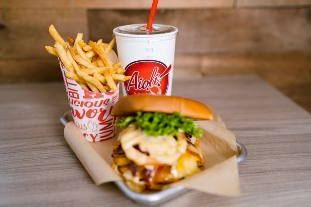 Images Aioli Gourmet Burgers - 32nd & Shea