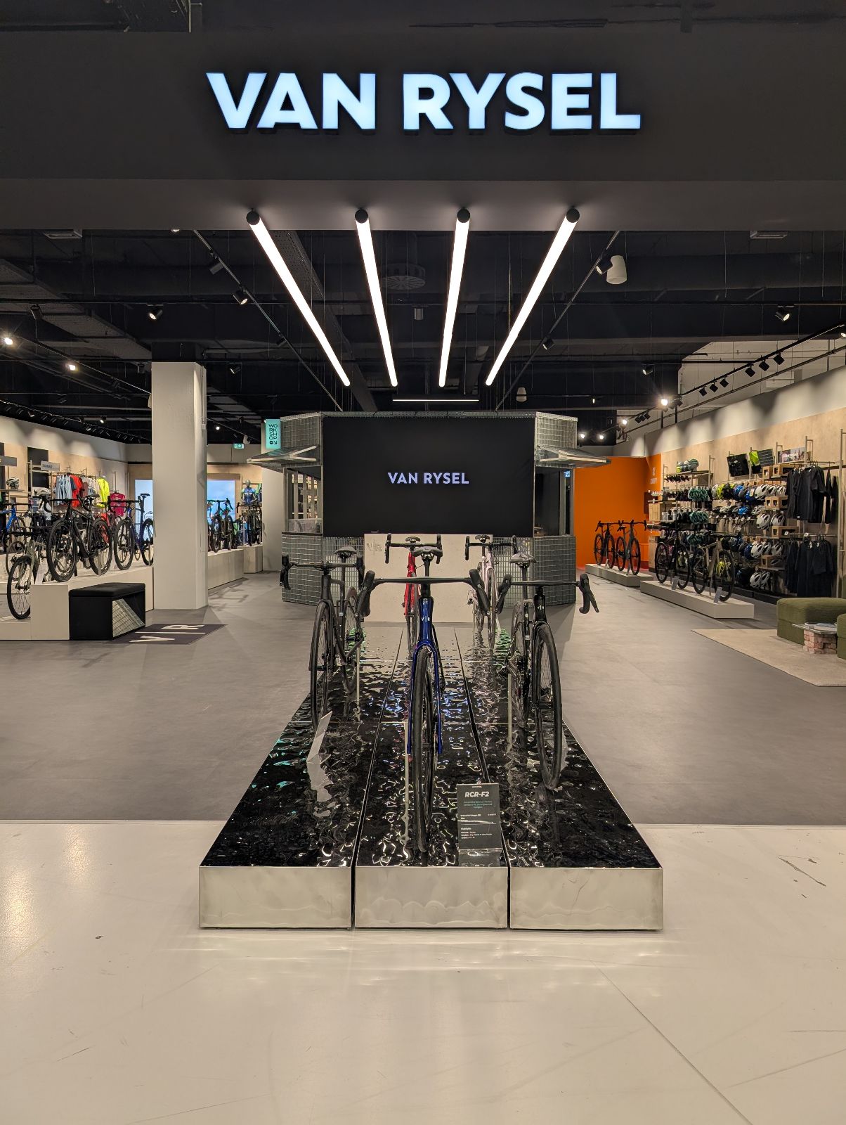 Van Rysel Brand Experience Shop in Köln - Logo
