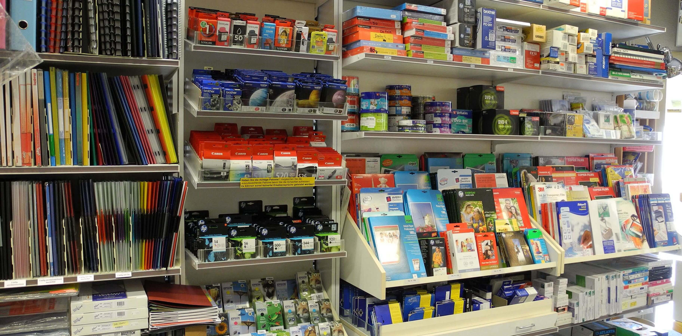 Freuler Papeterie, Buchbinderei - Einrahmungen, Poststrasse 2 in Niederurnen