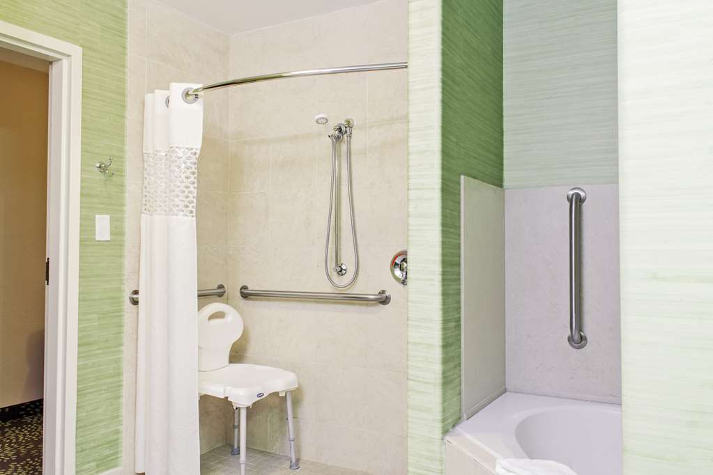 Guest room bath