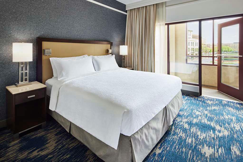Guest room Embassy Suites by Hilton Alexandria Old Town Alexandria (703)684-5900