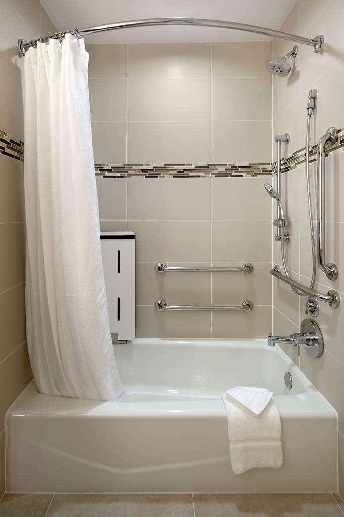 Guest room bath