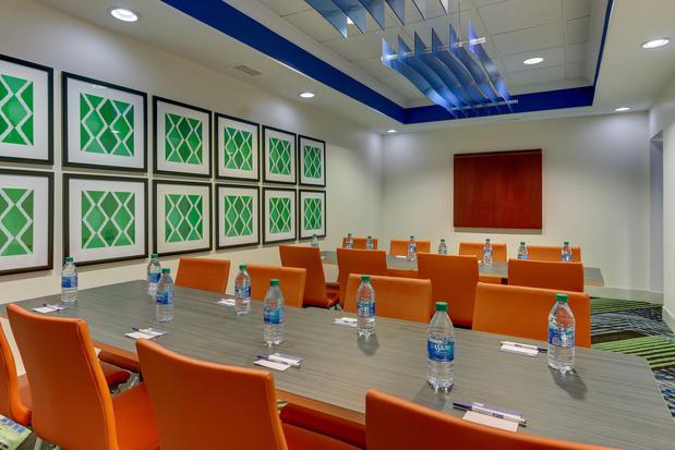Images Holiday Inn Express & Suites Dayton-Centerville by IHG