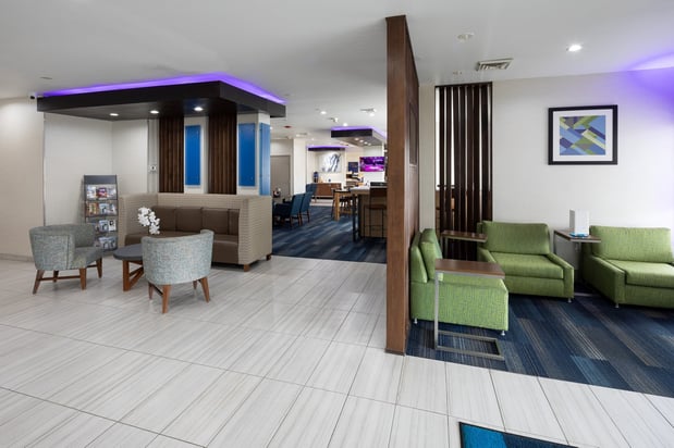 Images Holiday Inn Express & Suites Chicago West - St Charles by IHG