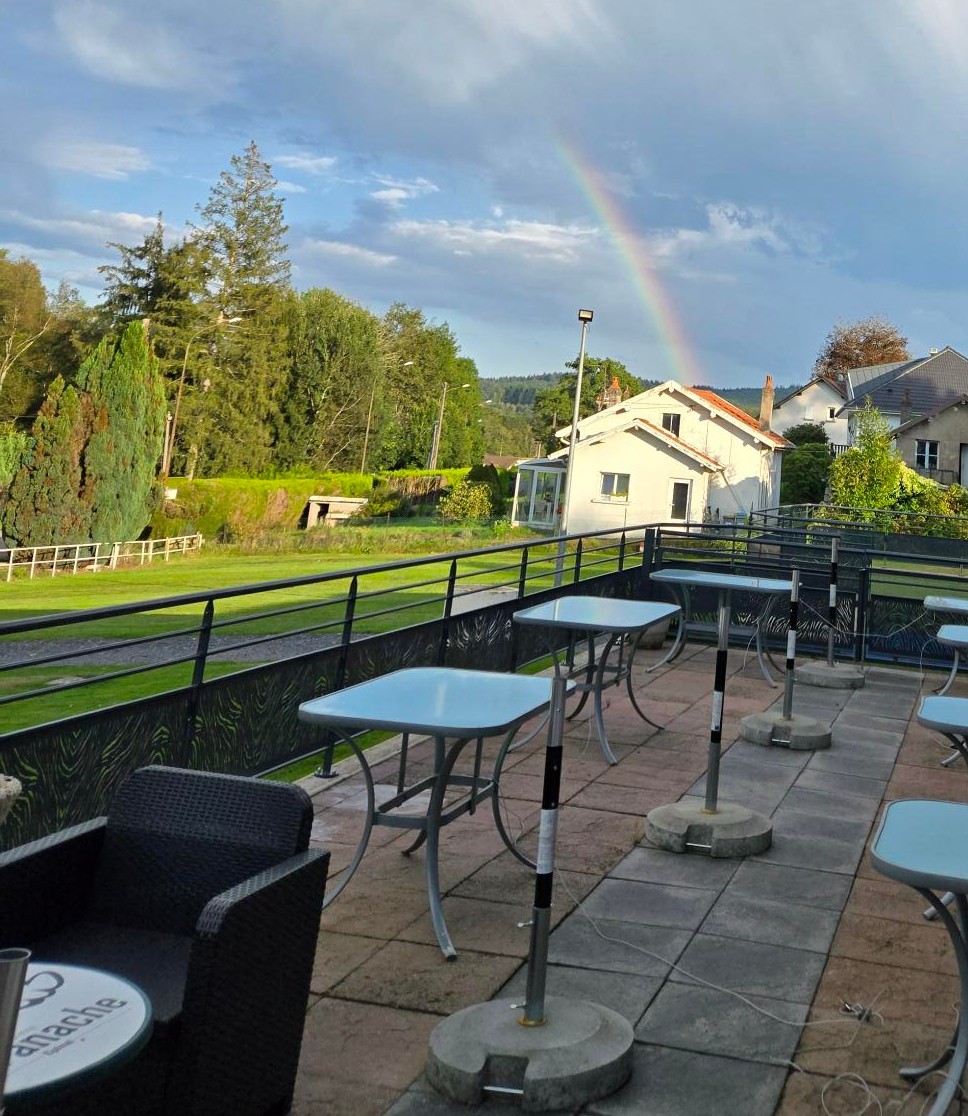 Notre terrasse d'été sous un arc en ciel. Notre terrasse d'été sous un arc en ciel.