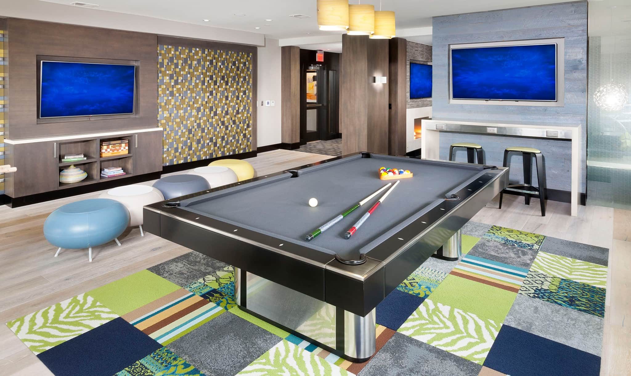 The Swift Petworth Metro | Clubroom