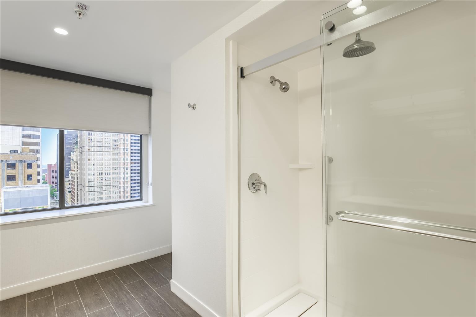 Guest room bath
