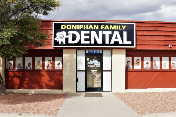 Doniphan Family Dental Logo