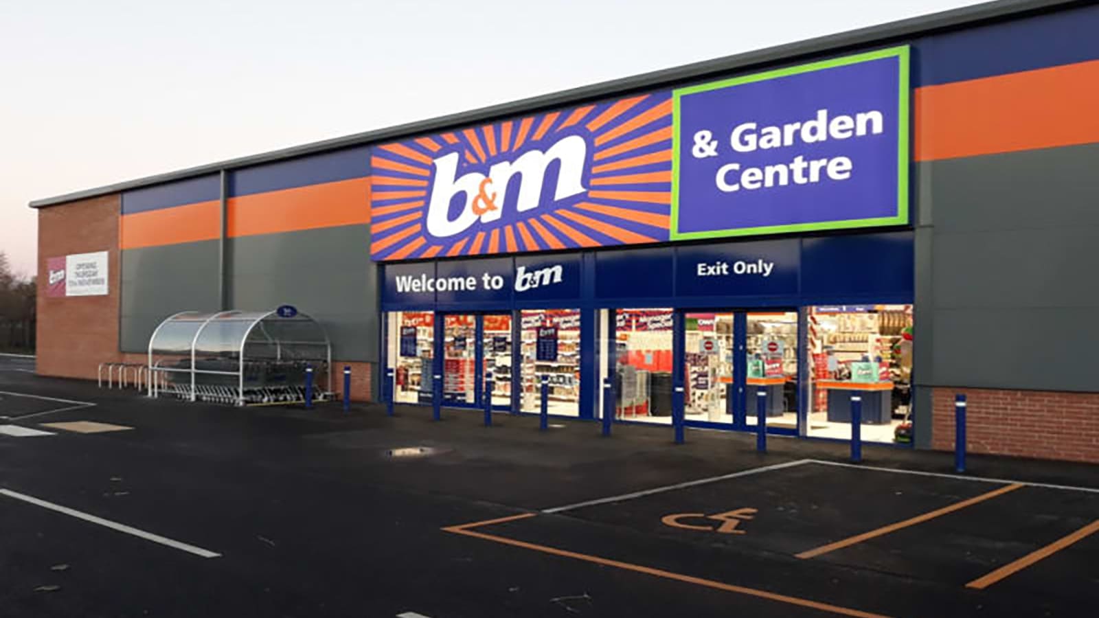 Images B&M Store with Garden Centre