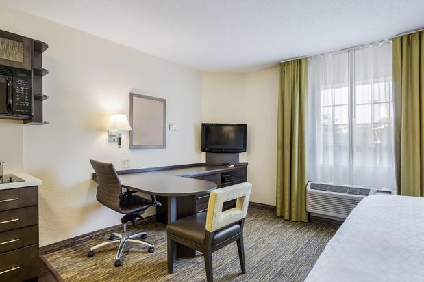 Images Candlewood Suites Virginia Beach Town Center by IHG
