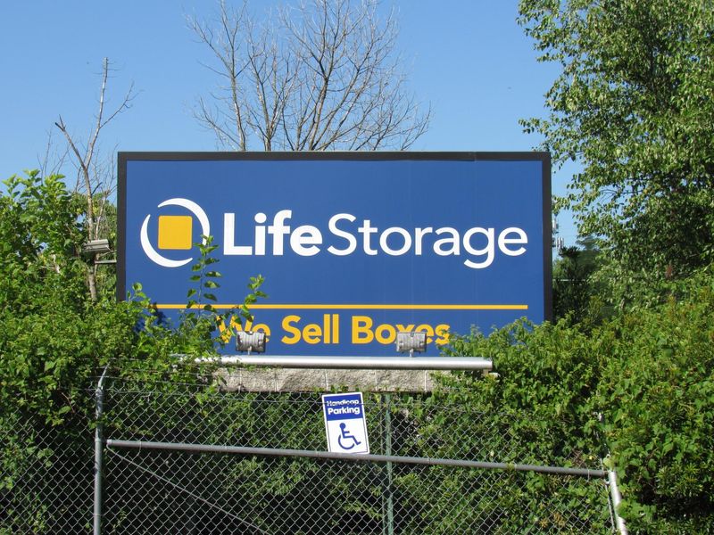 Images Life Storage - Landover