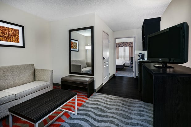 Images Holiday Inn & Suites College Station-Aggieland by IHG