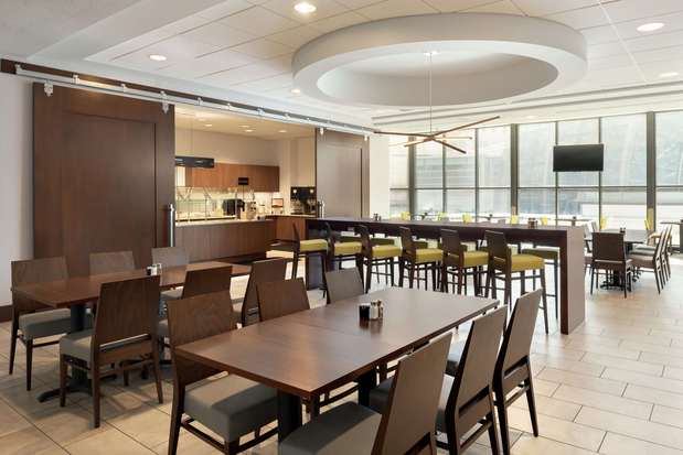 Images Embassy Suites by Hilton Indianapolis Downtown