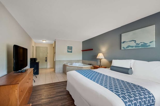 Images SureStay Plus by Best Western Berkeley Springs