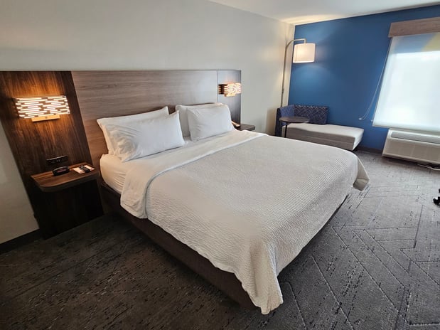 Images Holiday Inn Express & Suites Cincinnati-Blue Ash by IHG