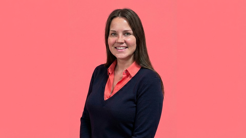 Sarah Nienaber - TurboTax Expert Logo