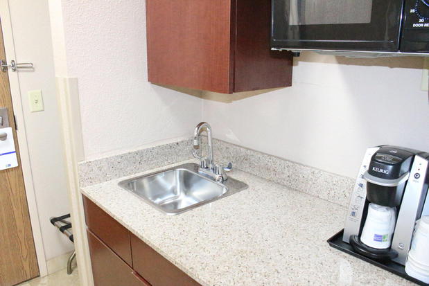 Images Holiday Inn Express & Suites Kansas City-Liberty (Hwy 152) by IHG