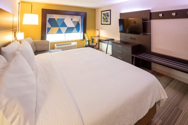 Images Holiday Inn Express & Suites Chicago West - St Charles by IHG