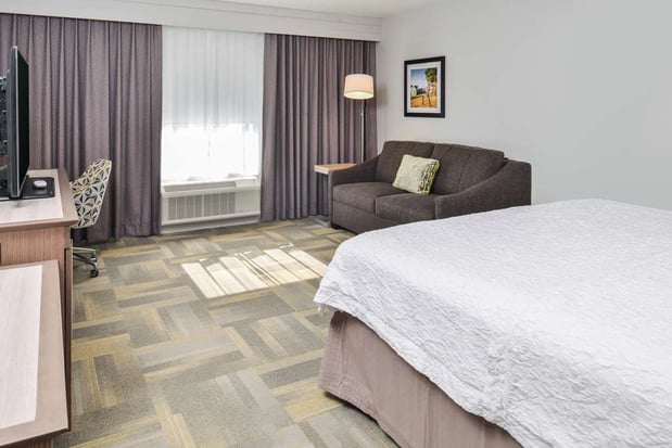 Images Hampton Inn & Suites Altoona-Des Moines
